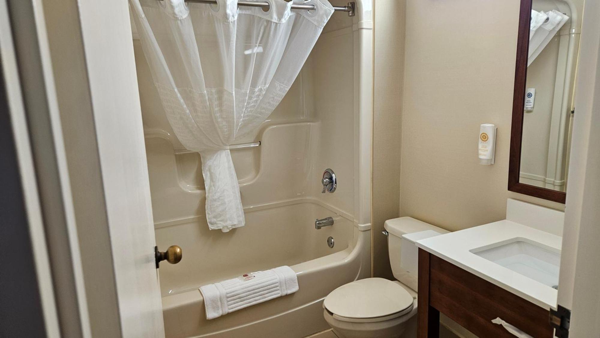 Comfort Inn Чилівак Екстер'єр фото